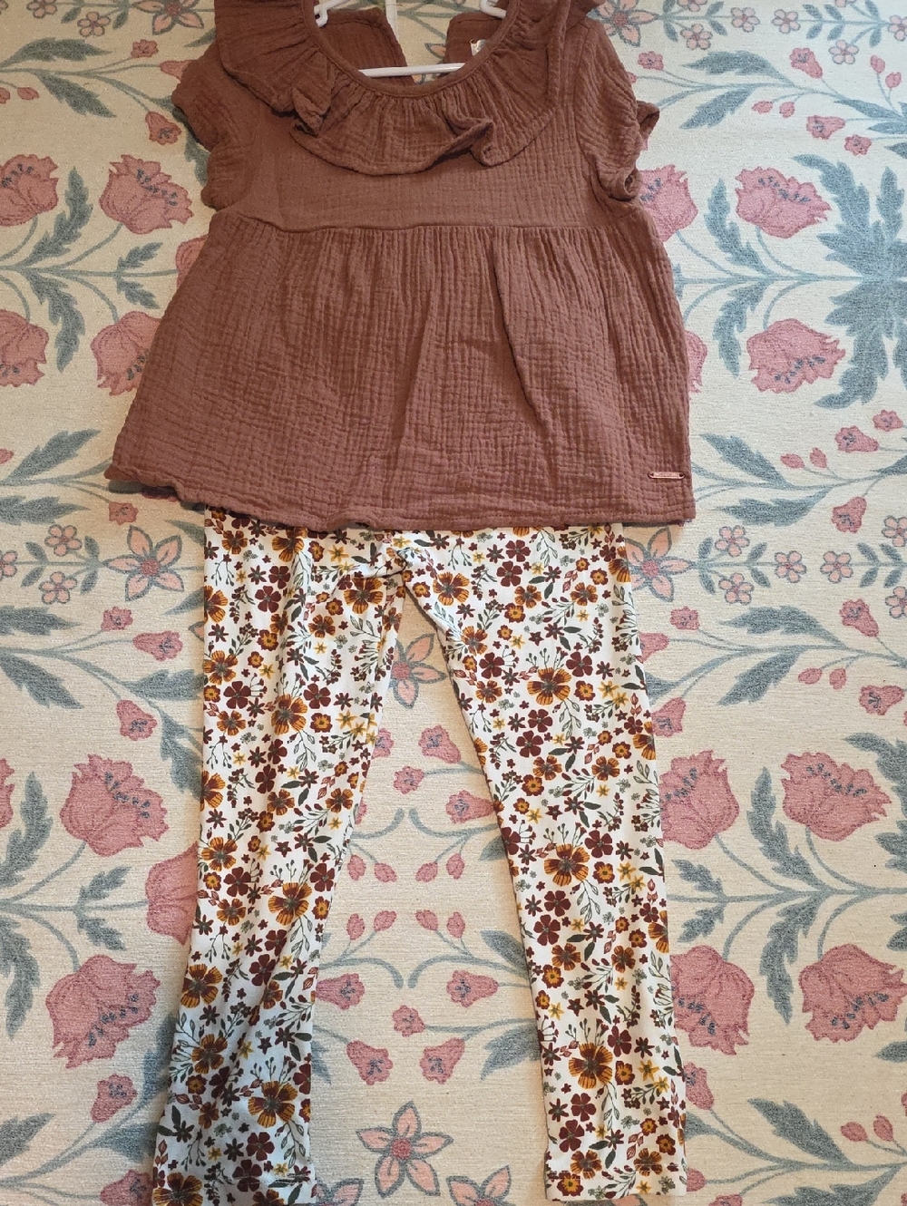 Tahari Mauve Ruffle Top with Floral Cream Leggings Set